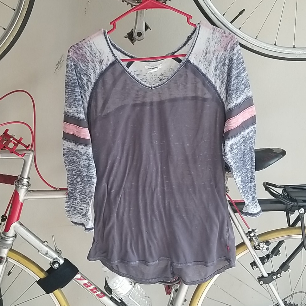 🌟Levi's 3/4 sleeved shirt 🌟2 for $30🌟